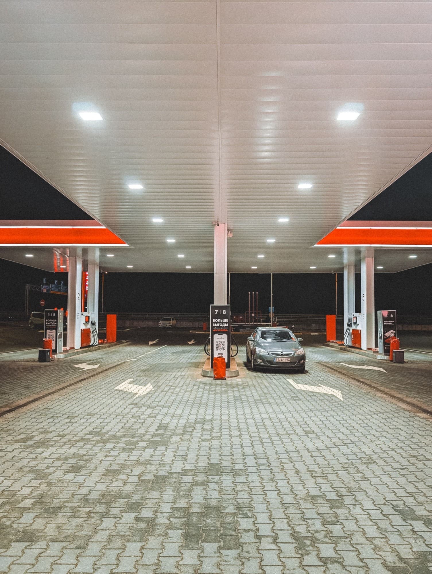 Gas station dispenser and fueling hardware, specialized equipment in a fueling-site claim