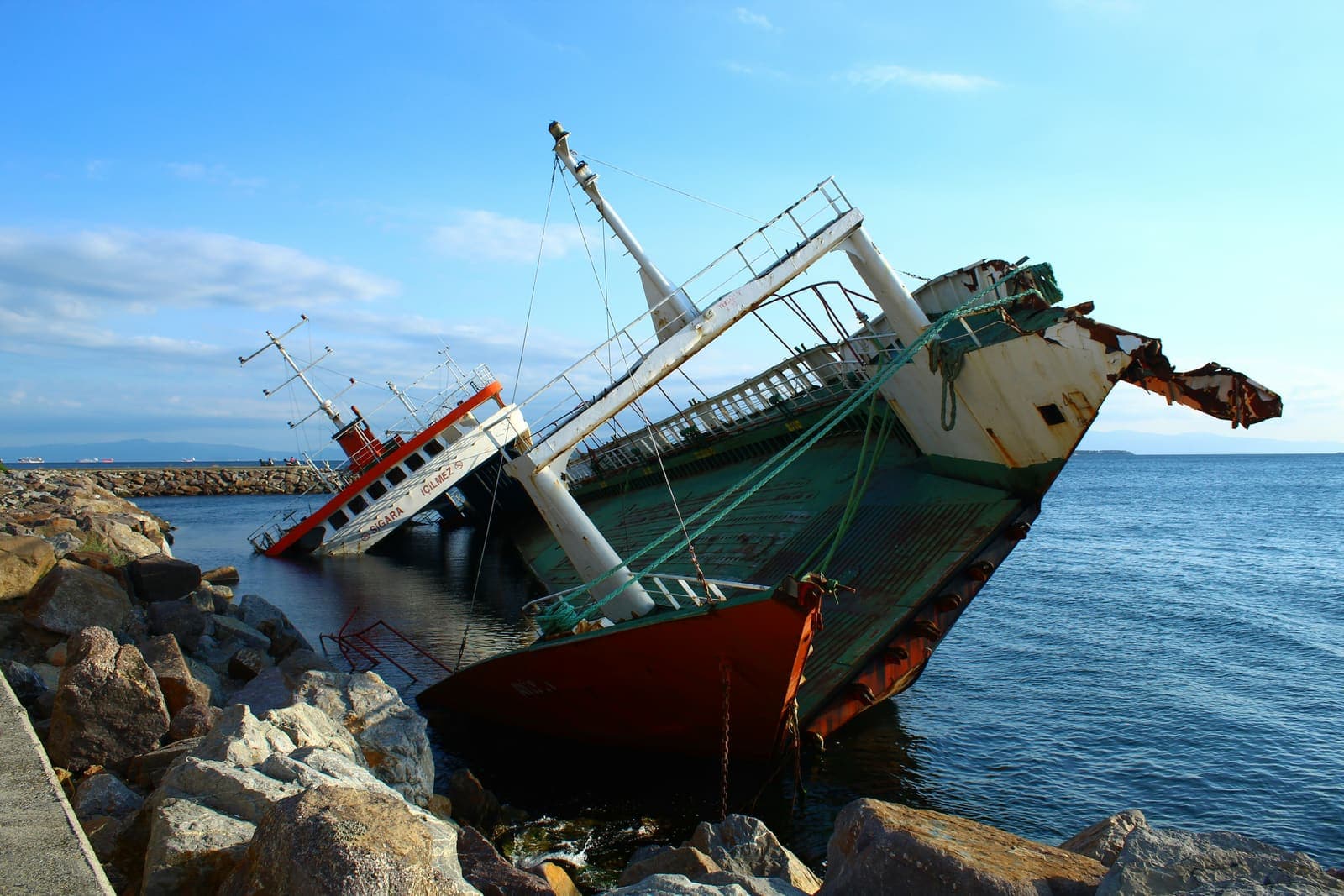 Marina with vessels moored along the dock, marine damage claim